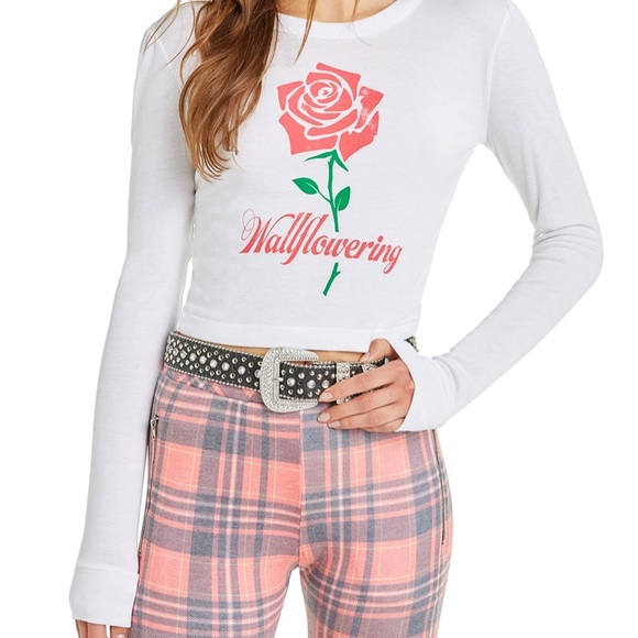 WILDFOX Couture Wallflowering Mia Long Sleeve Crop Graphic - Picture 3 of 11